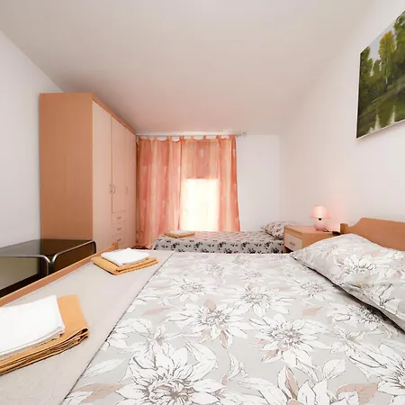 2253 Apartamento *