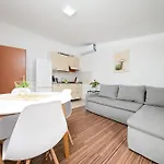 2253 * Galižana