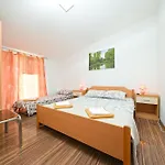 2253 شقة Galižana