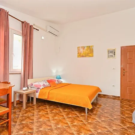 2253 * Galižana