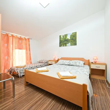 2253 Apartman Galižana
