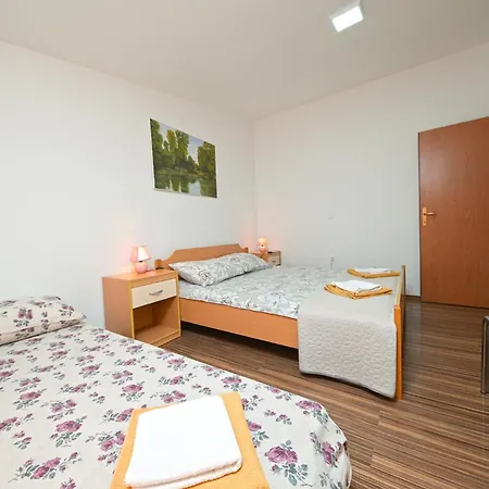 2253 * Galižana